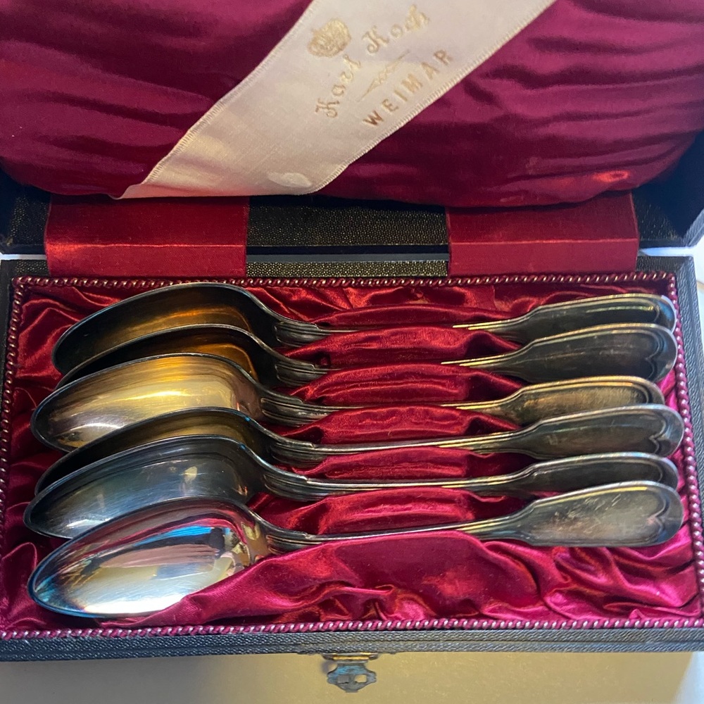Antique set of 6 Spoons in original box  marked 84